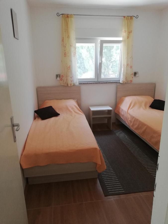 Emil Apartment ยาเซนิเซ ภายนอก รูปภาพ