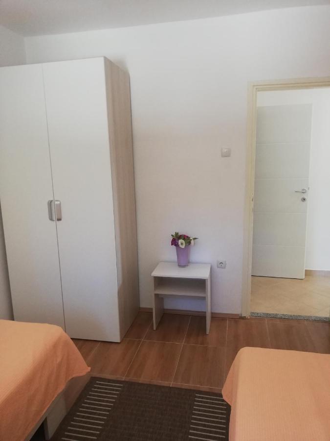 Emil Apartment ยาเซนิเซ ภายนอก รูปภาพ