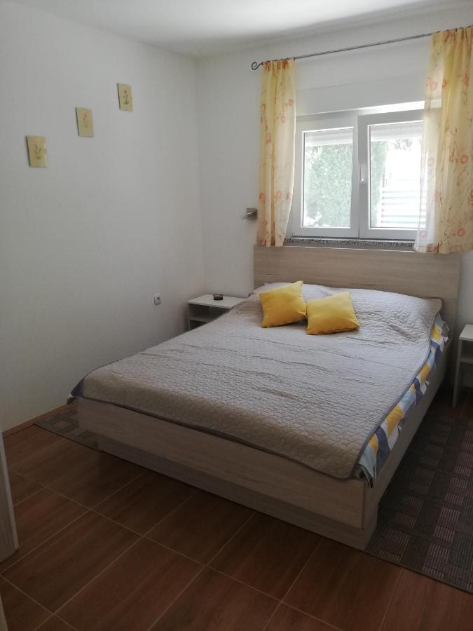 Emil Apartment ยาเซนิเซ ภายนอก รูปภาพ